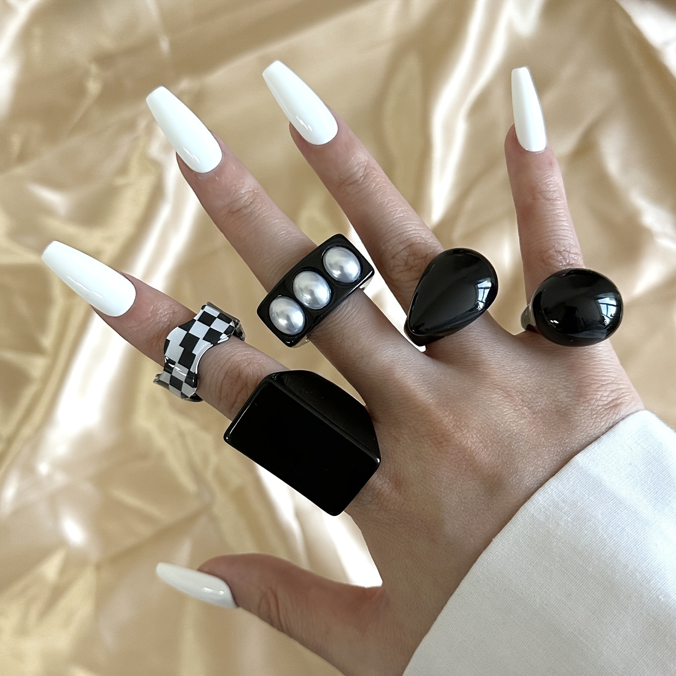 

[customer ] 5pcs Halloween Black Ring Set For Women - Chic & Accessory, Perfect Gift Idea, 17/18mm