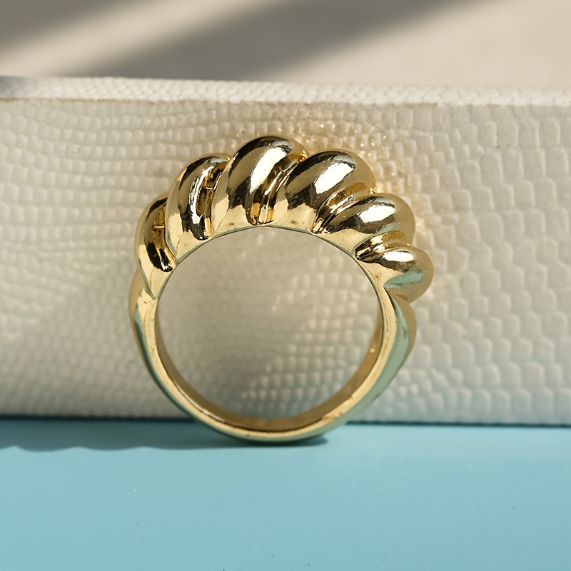 Women's Fashion Irregular Threaded Engraved Band Ring, Daily Wear