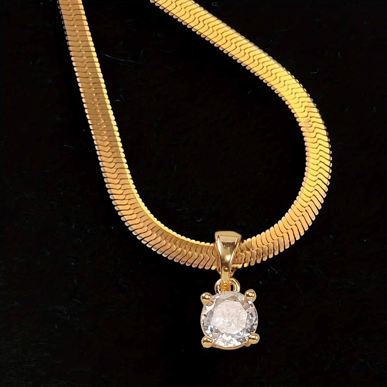 A Classic Vacation-Style Necklace Featuring a Sparkling Cubic Zirconia Stainless Steel Blade for Women