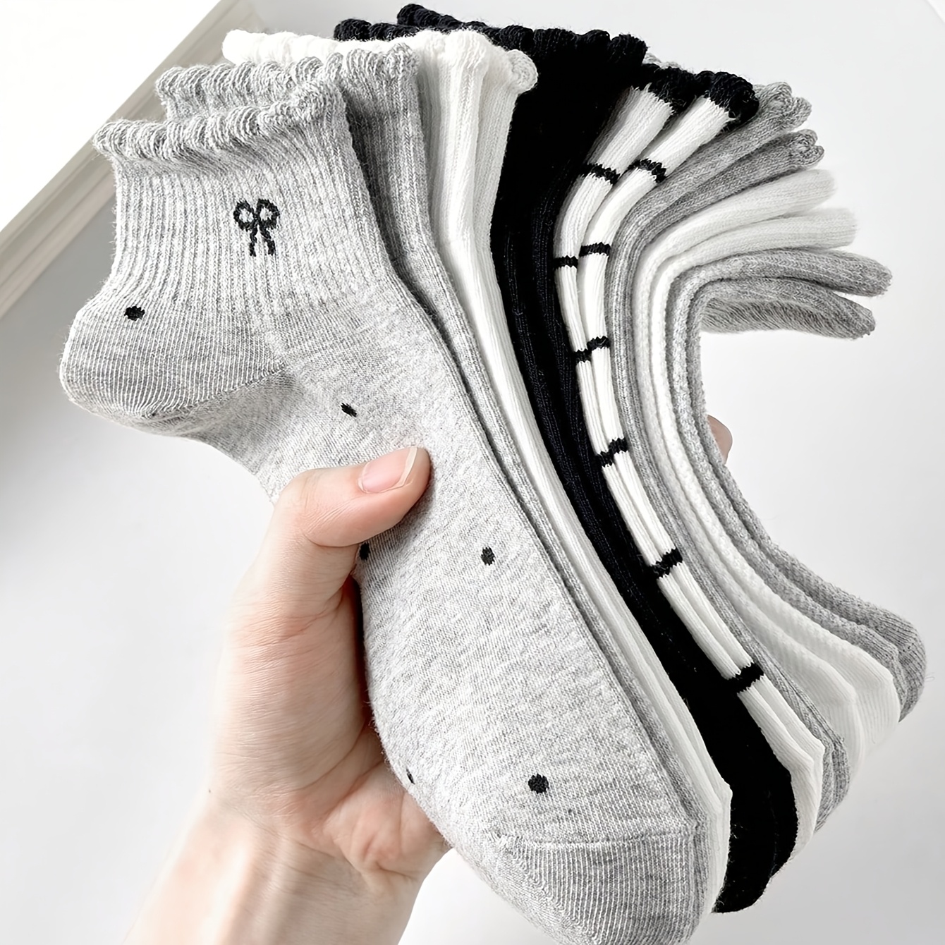 TEMU 5 Pairs Random Colors Women's Cute Breathable Striped Bow Dot Pattern Short Invisible Socks, Ankle Socks/mid-calf Socks, White/black, Suitable