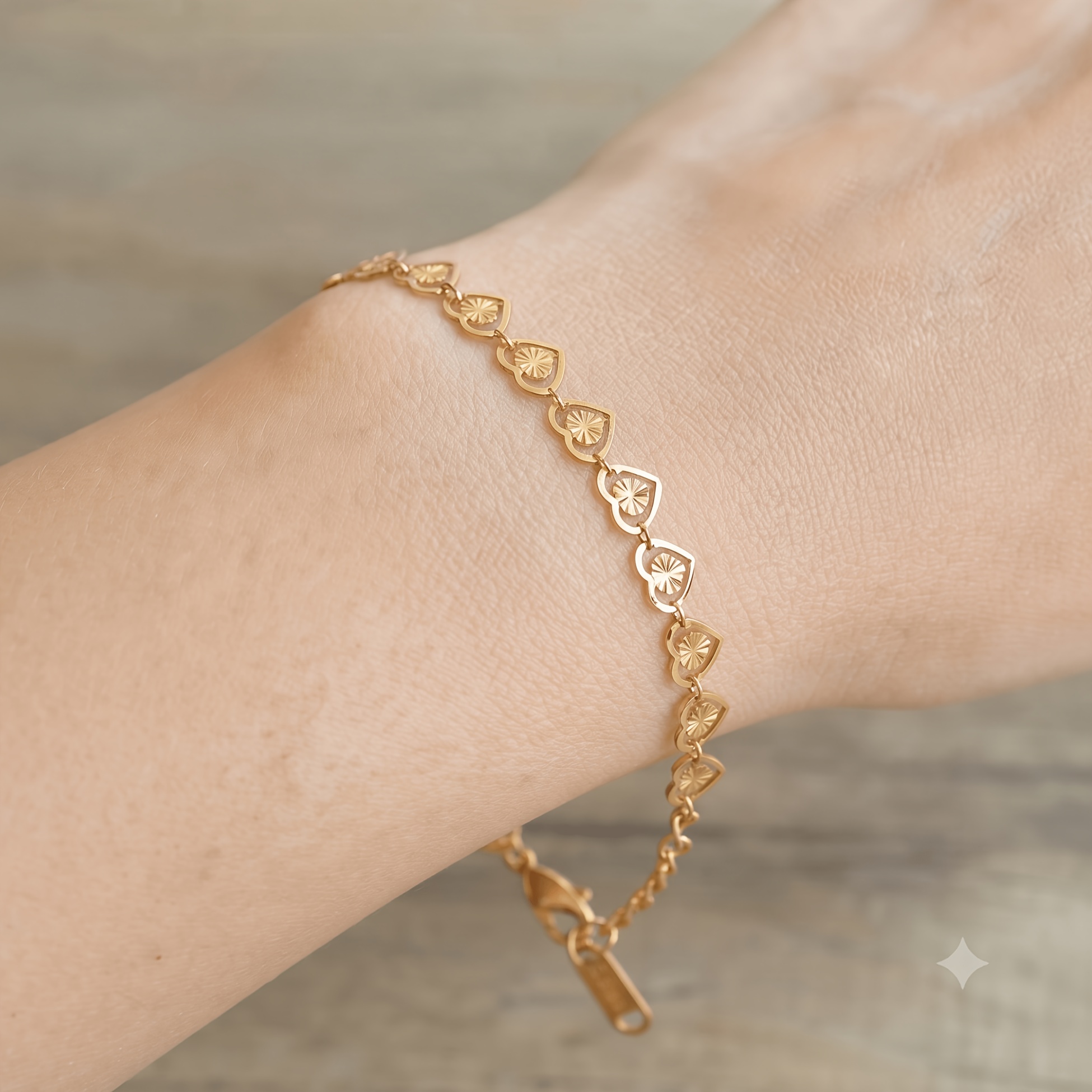 Women's Light Luxury Heart Link Golden Bracelet, Adjustable