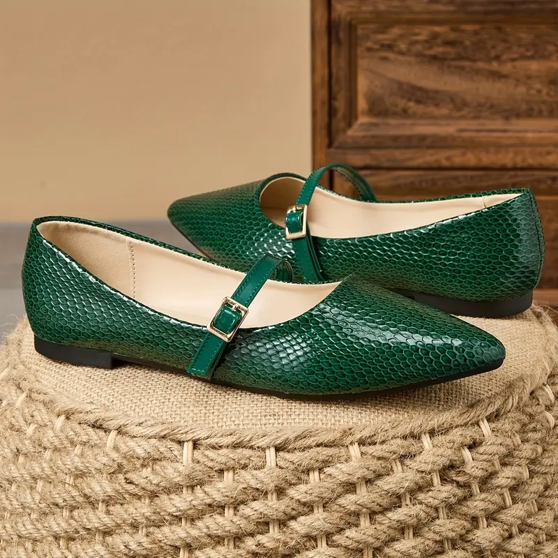 A Pair of New Four-season Versatile Square-toe Travel Flats for Women, Green *-soled Low-cut Women's Shoes, Four-season Casual Bean-shaped Sho A Pair of New Four-season Versatile Square-toe Travel Flats for Women, Green *-soled Low-cut Women's Shoes, Four-season Casual Bean-shaped Sho