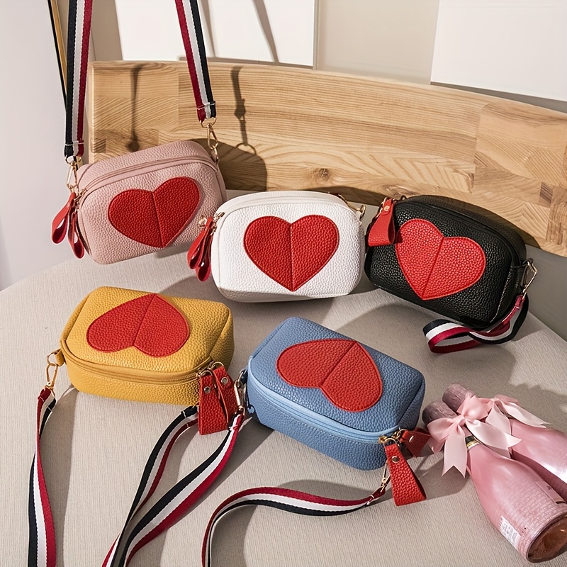 

Heart-shaped Crossbody Bag For Women, Shoulder Purse With Solid Pattern, Zipper Closure, Unlined, Painted, For Casual Or Holiday Use, In White, Black, Pink, Yellow, Blue