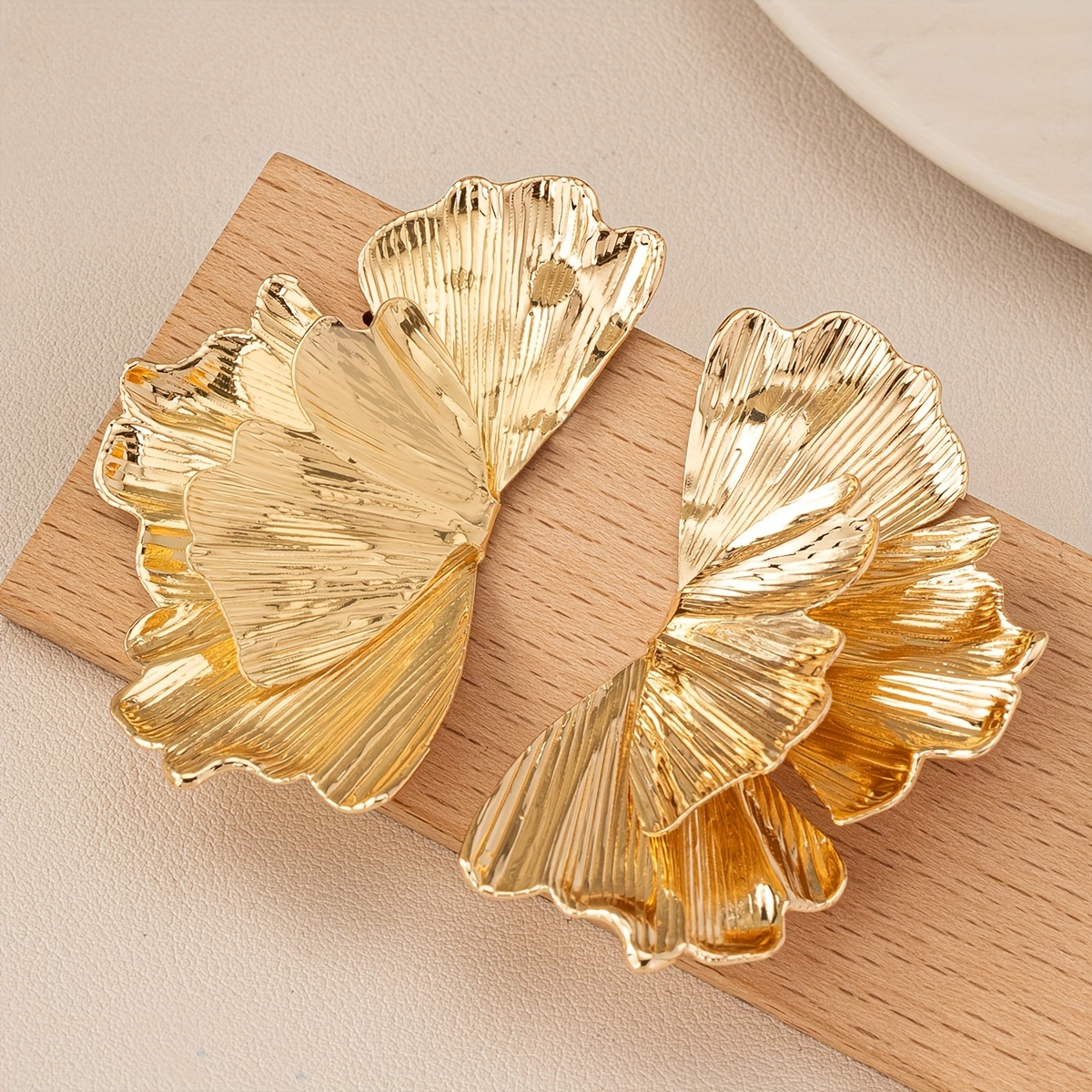 Vintage Ginkgo Leaf Stud Earrings Alloy with Stainless Steel Post