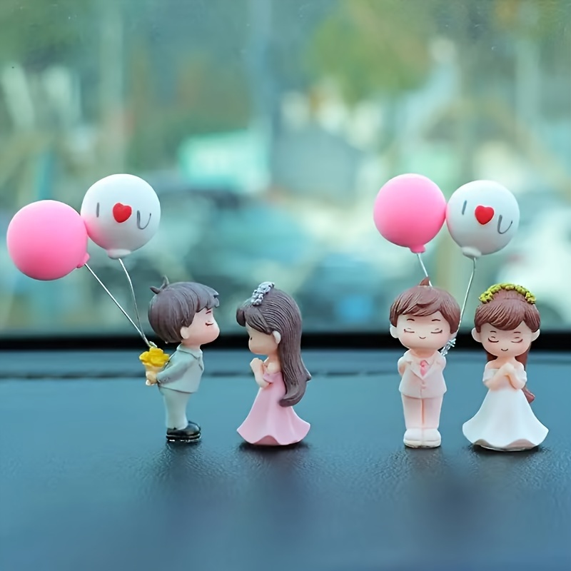 

Joli couple avec ballons cœur en PVC, ornement de de bord, décoration intérieure de voiture , accessoire de bureau à thème pour de bord de voiture