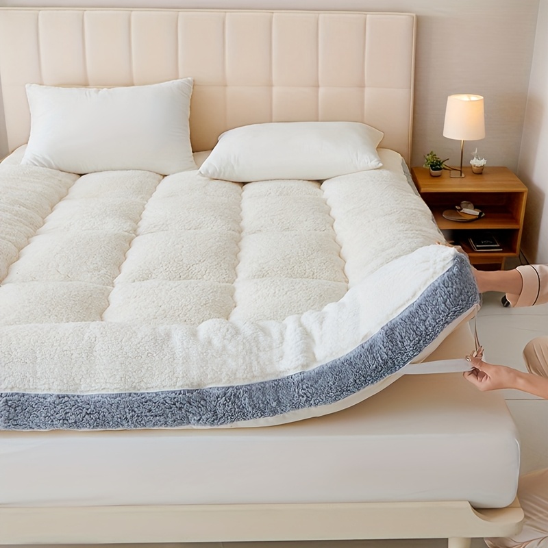Sherpa Fleece Bed Cover, a Warm And Soft Bedding Protector Suitable for Sleep, Featuring an Ultra-Thick Luxurious Long-Pile Fleece Design, Soft Long-Pile Fleece Pillow Top, Polyester Filling, And Machine Washable for Autumn And Winter Bedroom Warmth