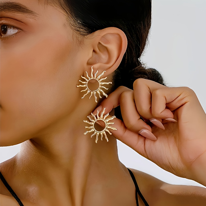 A Pair Of Metal Hollow Sunflower Women's Earrings Suitable For Women' Wear