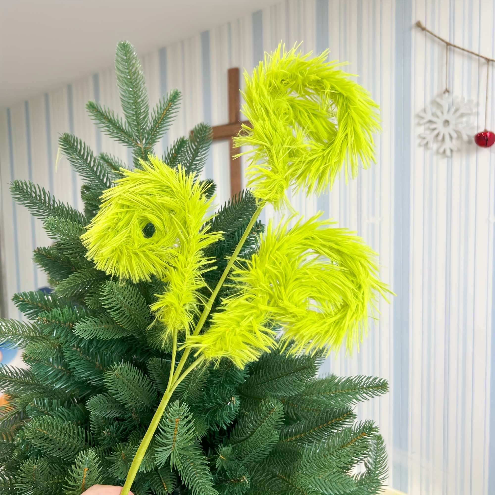 

1pc Christmas Tree Topper Decoration, Festive Pompom Design, Non-electric, Battery-free Holiday Room & Tabletop Decor For Various Party Settings