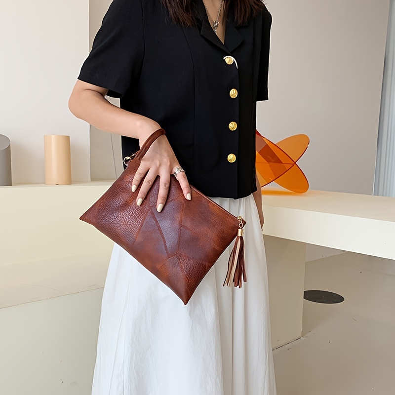Vintage Women' 2024 New Textured Design Underarm Bag Stylish Tassel Clutch