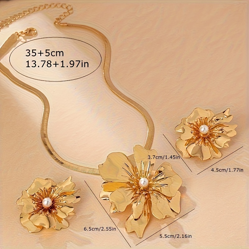 Metal Flower Pendant Necklace & Earrings Set