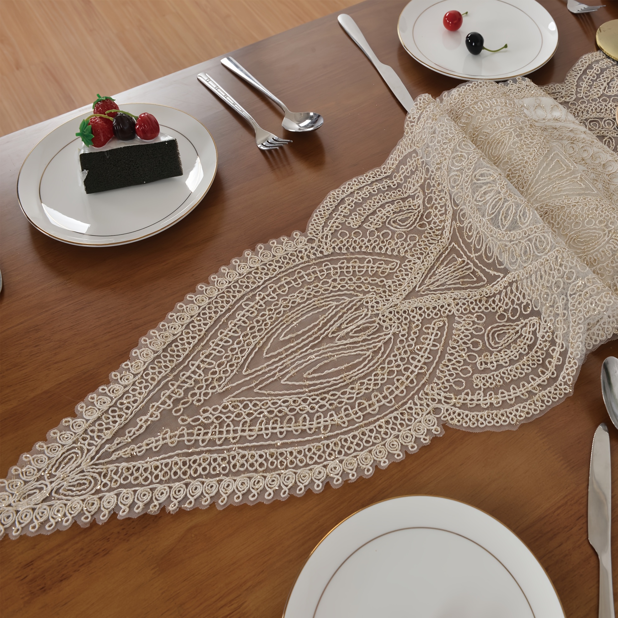 E-shop Bestickter Tischläufer, Vollständig Bestickter Tischläufer, Eleganter Europäischer Stil, 100% Polyester für Partys, Feiertage, Feiern und den