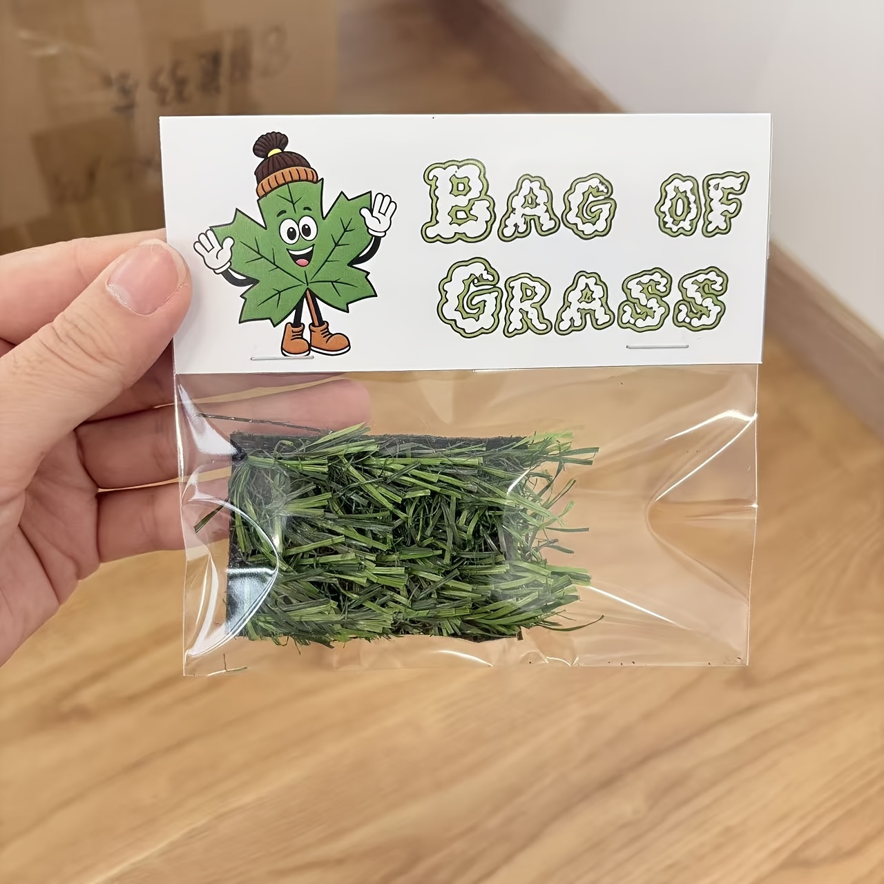 TEMU 1pc 1 Bag Of Artificial Grass, Prank Humorous Gift, Surprise Gift For Him/her, Suitable For Single Party, Christmas/halloween/birthday/father's