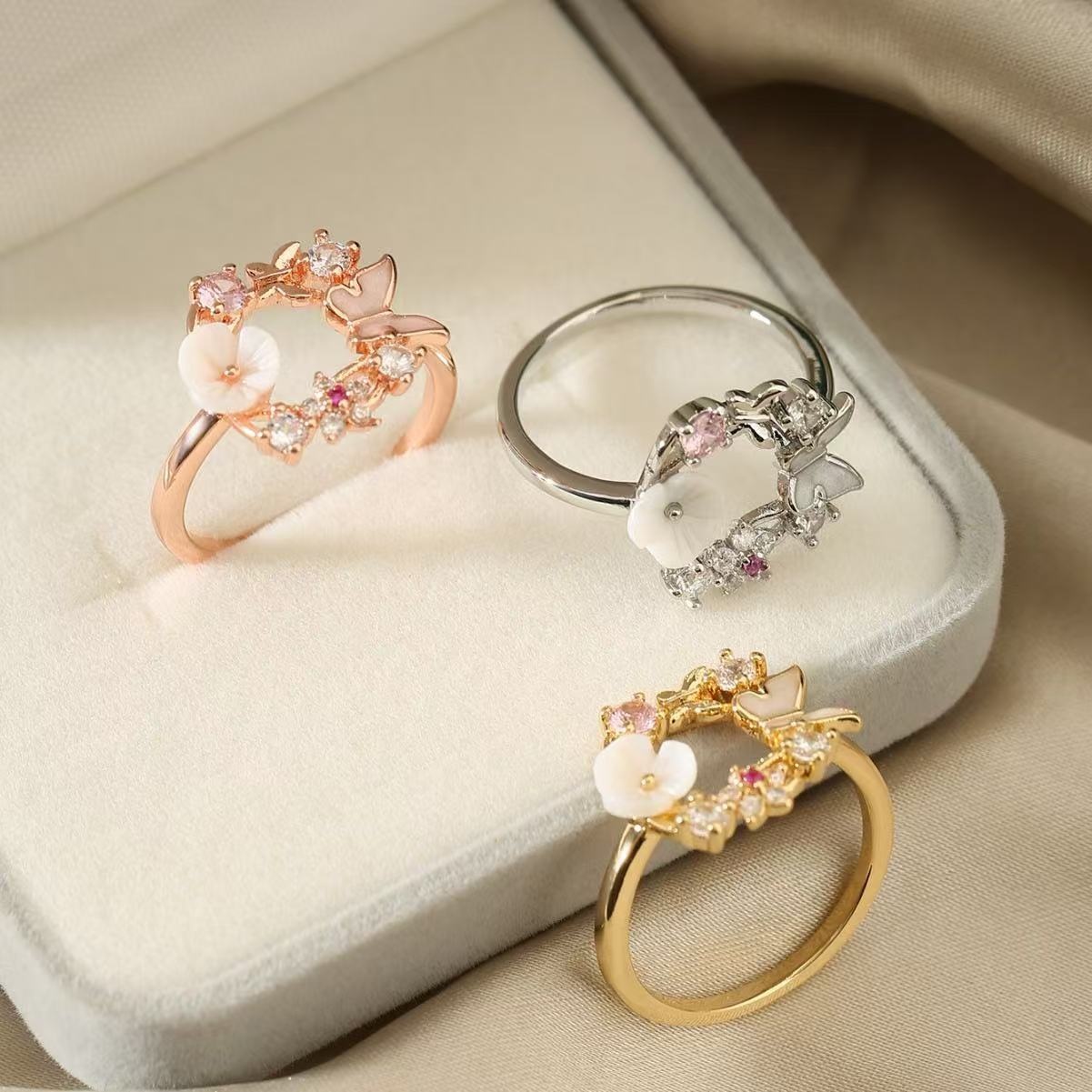 Exquisite Flower Unisex Ring with Synthetic Zircon
