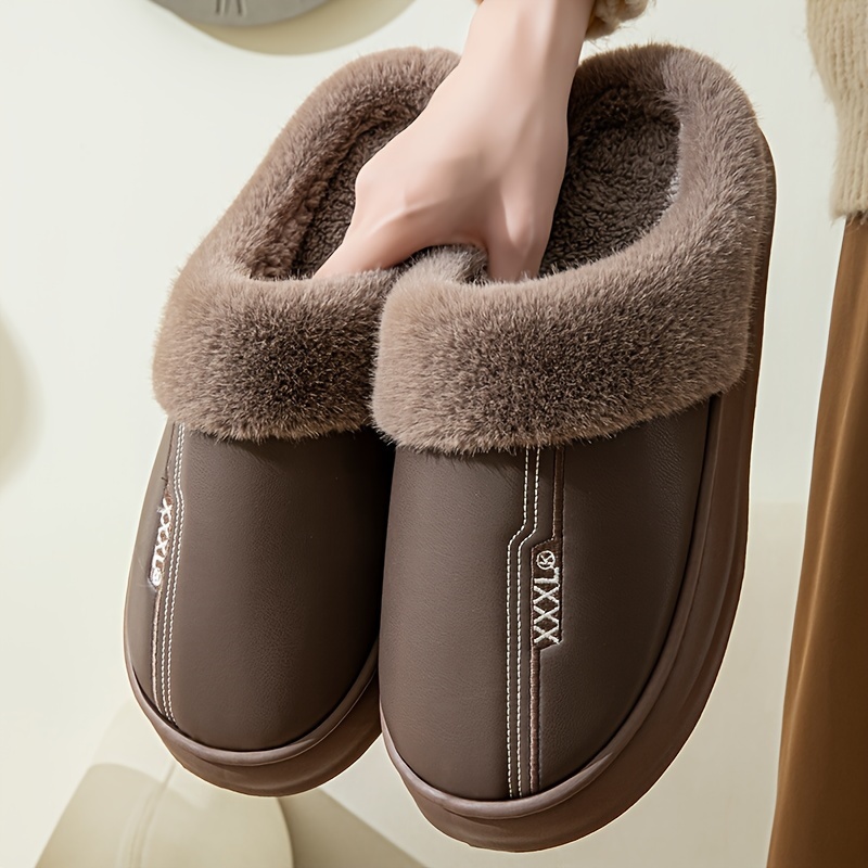 Chaussons d'intérieur chauds pour hommes avec doublure en fausse fourrure, semelle épaisse antidérapante et bride - Taille extra large pour confort optimal, semelle en EVA durable