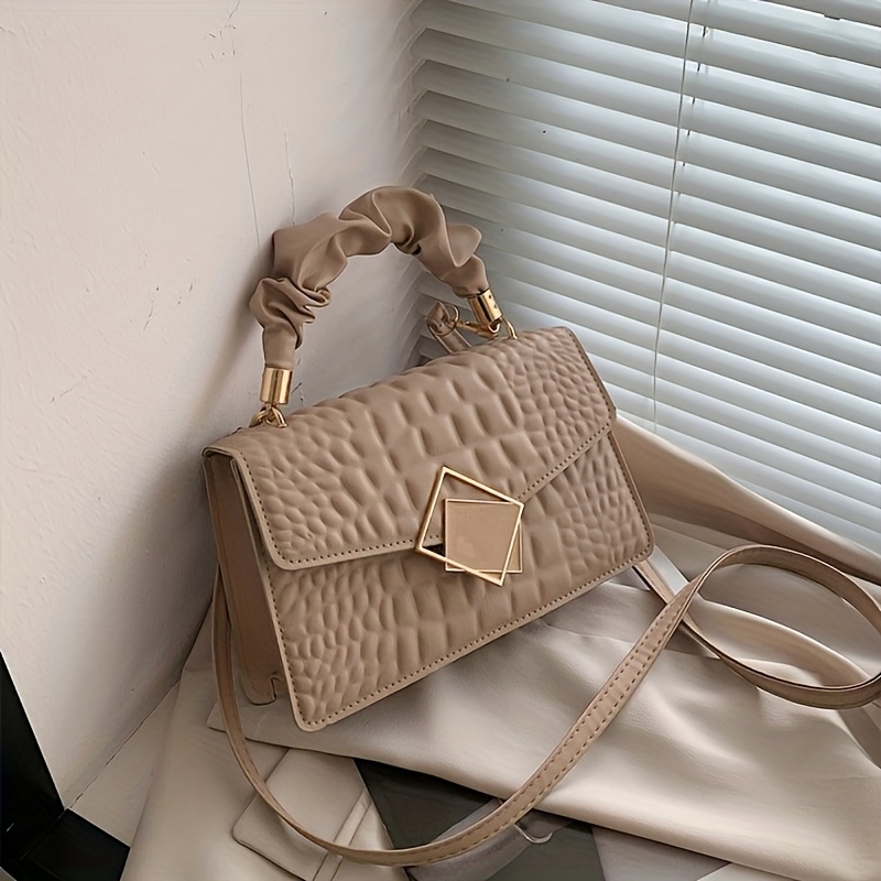 Bandolera Acolchada para Mujer con Correa de Cadena Dorada y Cierre de Broche - Bolso Urbano Chic Mediano, Forro de Poliéster, Disponible en /Verde Oscuro/Beige/Blanco - Versátil para Uso Casual y Profesional, Diseño Elegante, Textura Acolchada