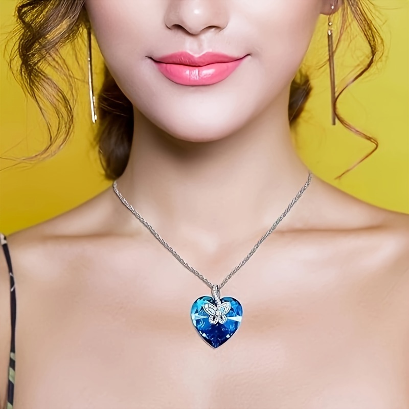 

Women's Heart-shaped Pendant Necklace With Butterfly Pendant Necklace, A Gift For Girlfriend Mother And Daughter