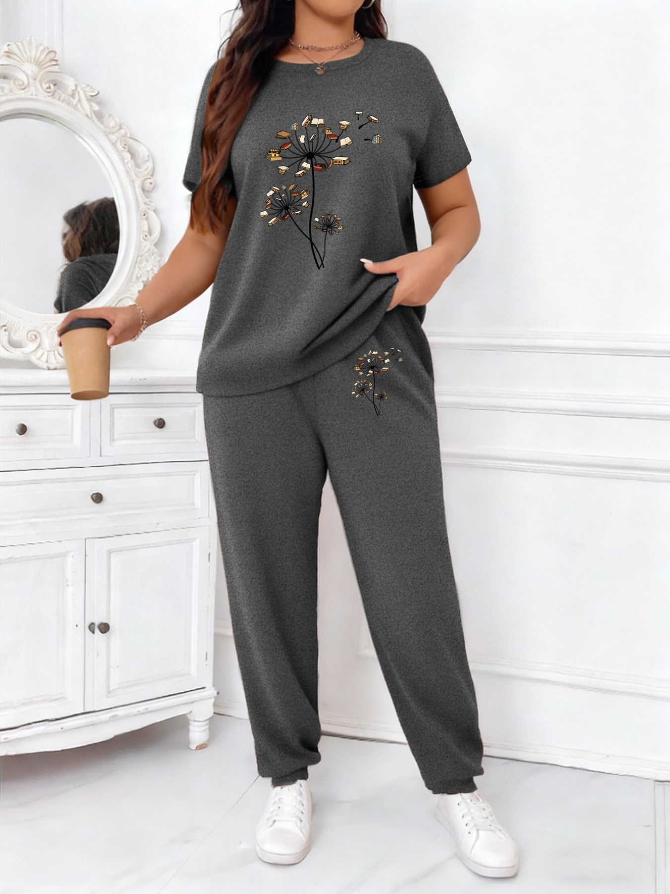 Ensemble Vintage Grande Taille — Imprimé Graphique Grande Taille - Grande Taille - Ensemble Deux Pièces Femme Comprenant un T-Shirt Décontracté à Col Rond, Ample et Confortable à Manches Courtes et un Pantalon à Cordon de Serrage à Taille Élastique avec Poches, Parfait pour un Usage Quotidien, Modèle PD-961