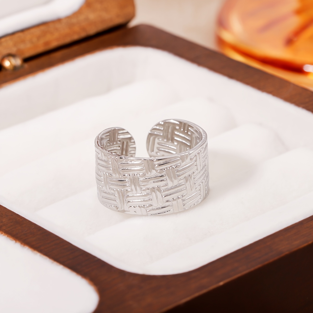 A Geometric Line 304 Stainless Steel Wide-, Made Of And Color-retaining Material, Suitable For Daily Wear, As Well As For Gift- On Special Occasions Or For Family Celebrations., For Teenager