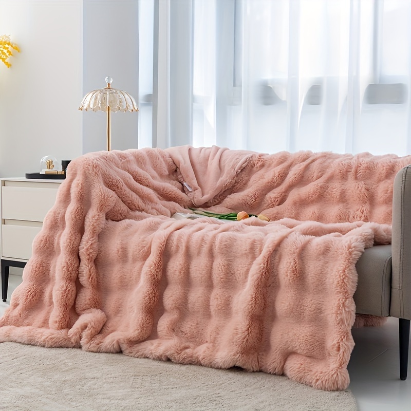 

1pc Thickened Bubble Plush Blanket, Imitation Rabbit Fur Delicate Plush Blanket, Office Home Nap Blanket, Milk Fleece Blanket, Sofa Throw Blanket