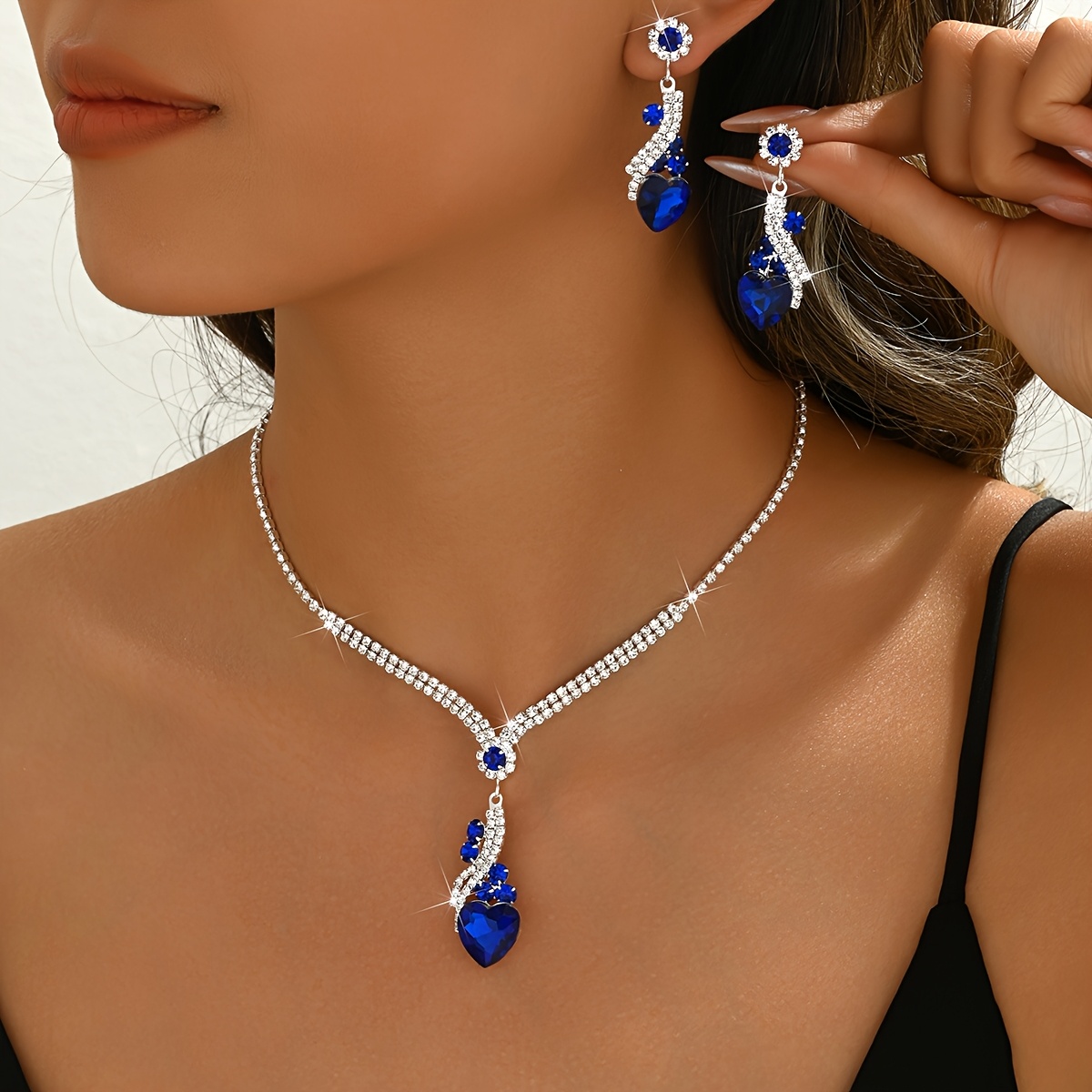 Ladies' Jewelry Set: 1 Heart-shaped Necklace + 1 Pair Of Earrings, Of Additions