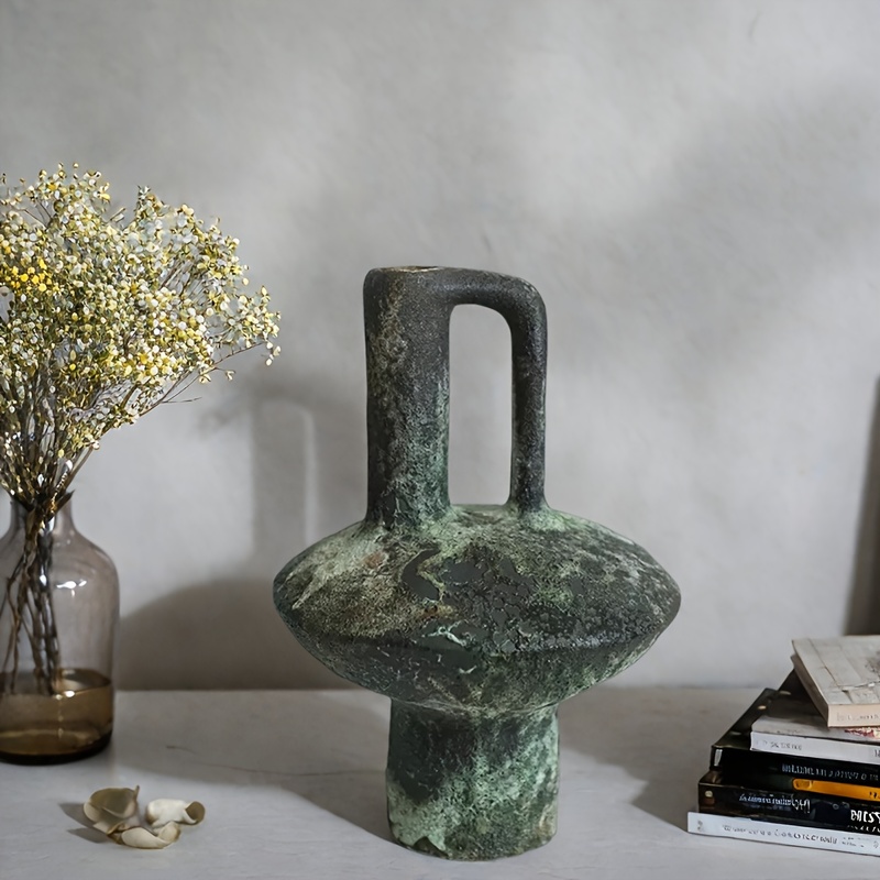 A Rustic Country Style Ceramic Vase with Unique Design, Suitable for Living Room, Study, Entryway, Bedroom, and Homestays, Ideal for Gifting