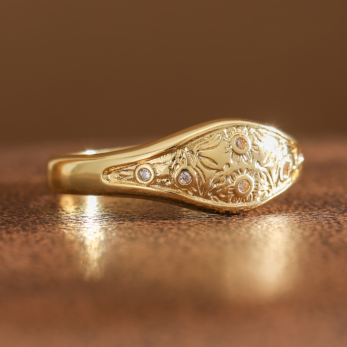 Women's Vintage Copper Ring with Synthetic Zirconia Inlaid