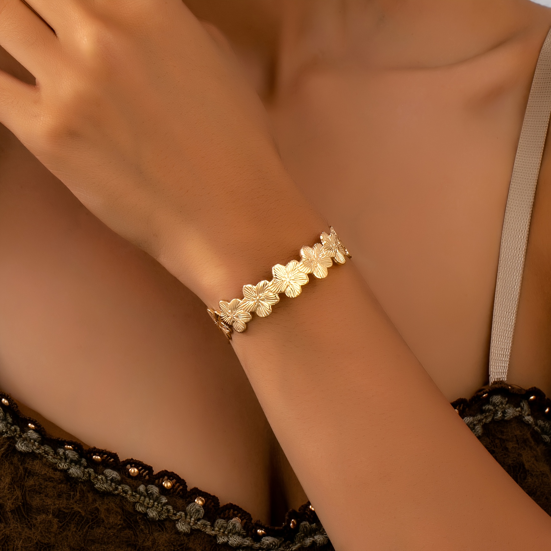 A Stylish And Versatile Metal-style Classic Flower Open Bangle, Suitable For Women' Wear, Vacation, And Gift-