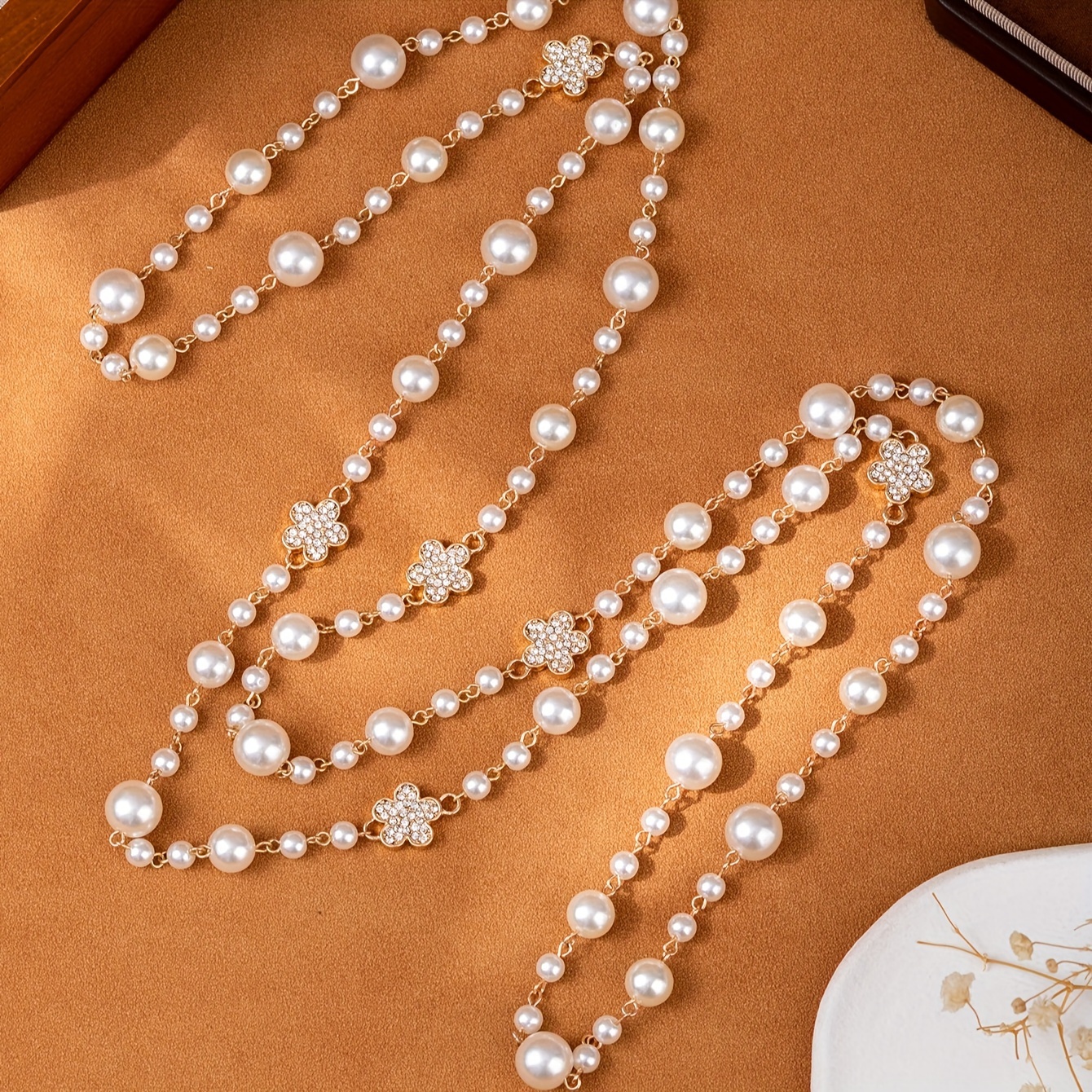 

Elegant Vintage-inspired Long Pearl Necklace With Glass Accents - Perfect For Everyday Wear & Special Occasions