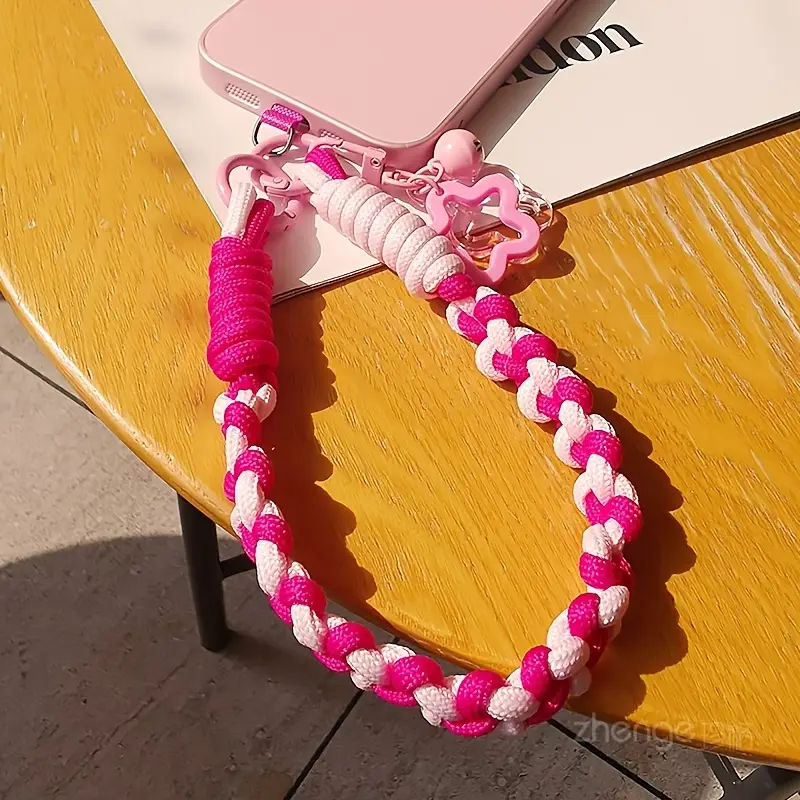 Foto de Strap/correa de mano adaptable a cualquier celular.