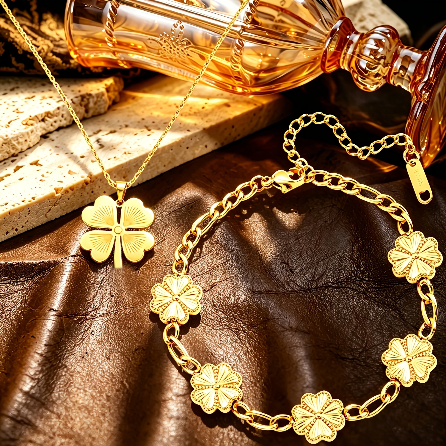 TEMU Parure de bijoux 2 pièces : collier avec pendentif fleur plaqué or 18K et bracelet à fleur gravée au laser, en acier inoxydable, unisexe,