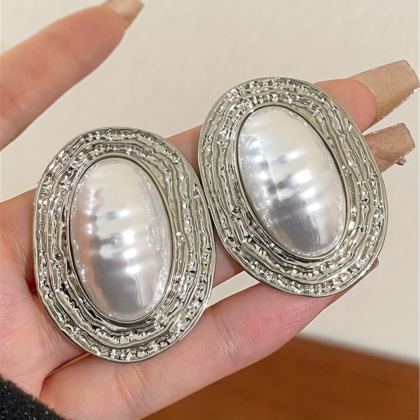 TEMU 1 Pair Of Metal Pleated Striped Oval Pearl Earrings Retro Fashion High-end Stud Earrings Women's Party Jewelry Gifts