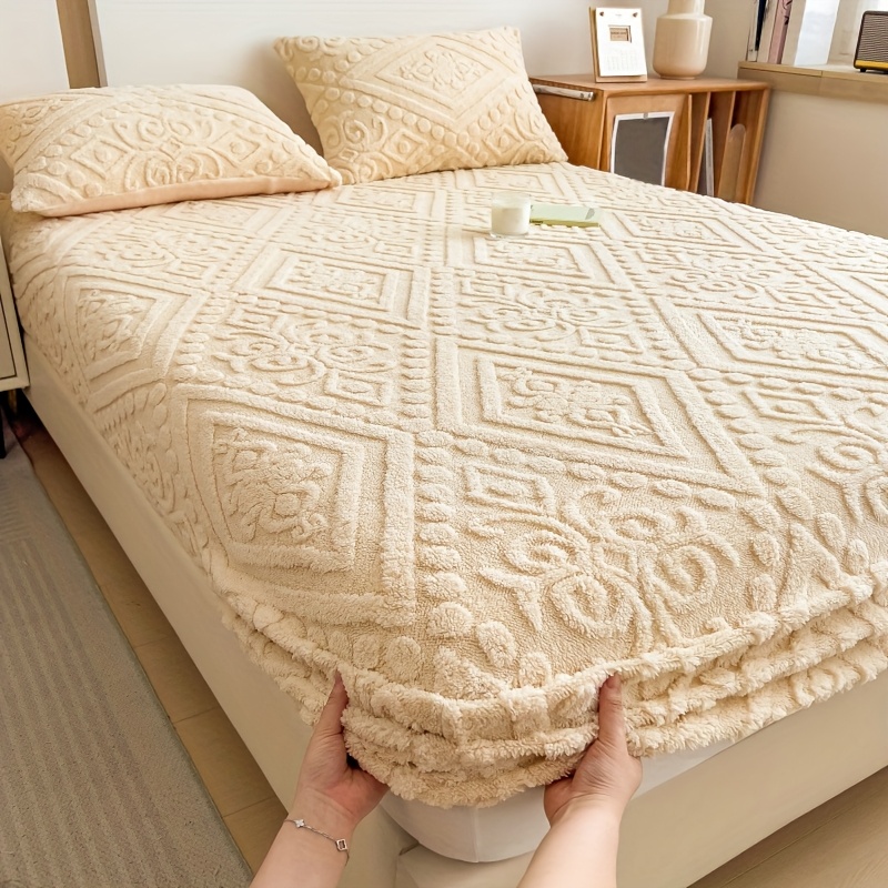 TEMU Fitted Sheet With In 4 Colors And Sizes, Featuring A Plush Embossed Texture. This Mattress Protector Is Thick And Warm, Ideal For Autumn And