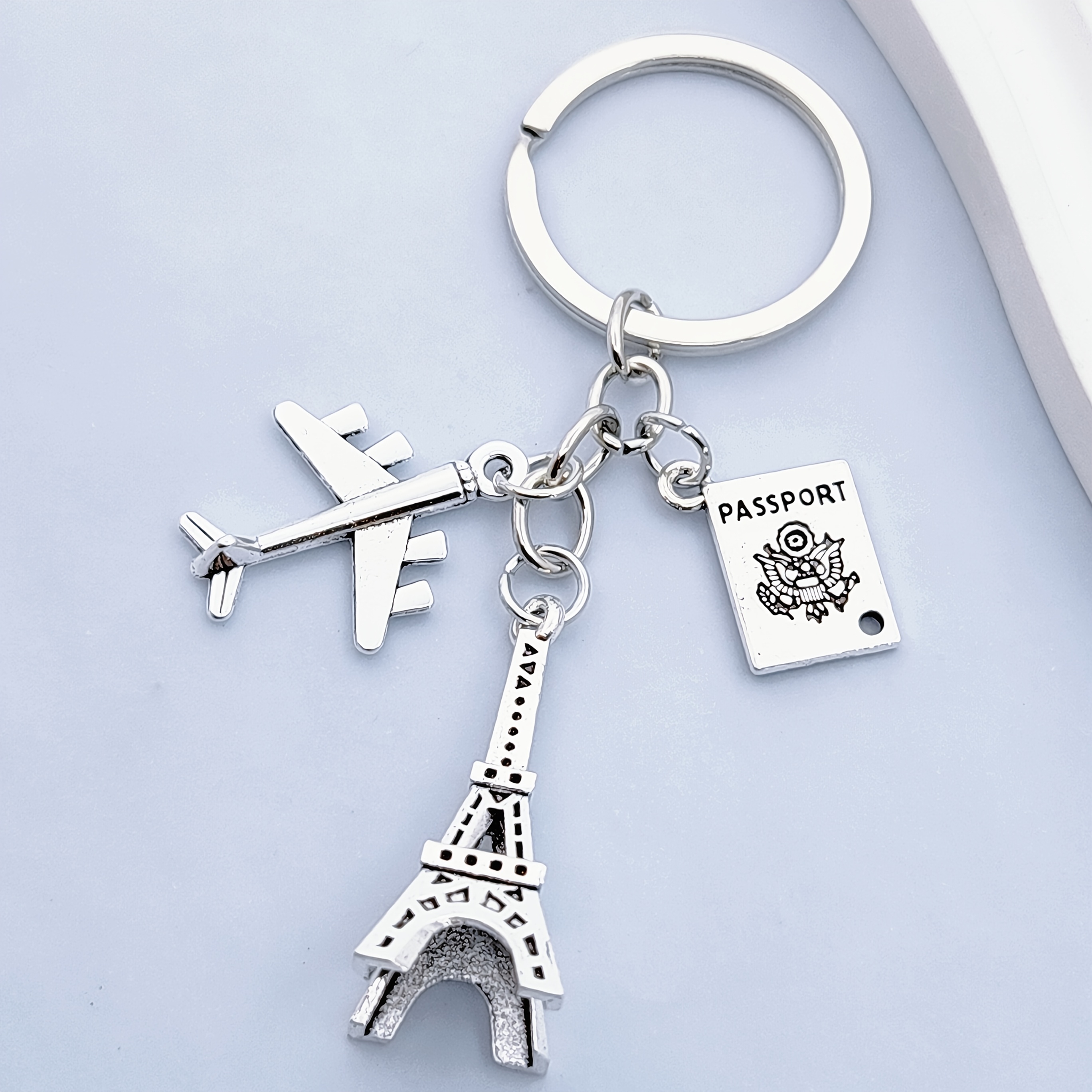 

Porte-clés Chic Tour Eiffel & Avion Paris - de Zinc, Accessoire de Voyage Sportif pour Hommes