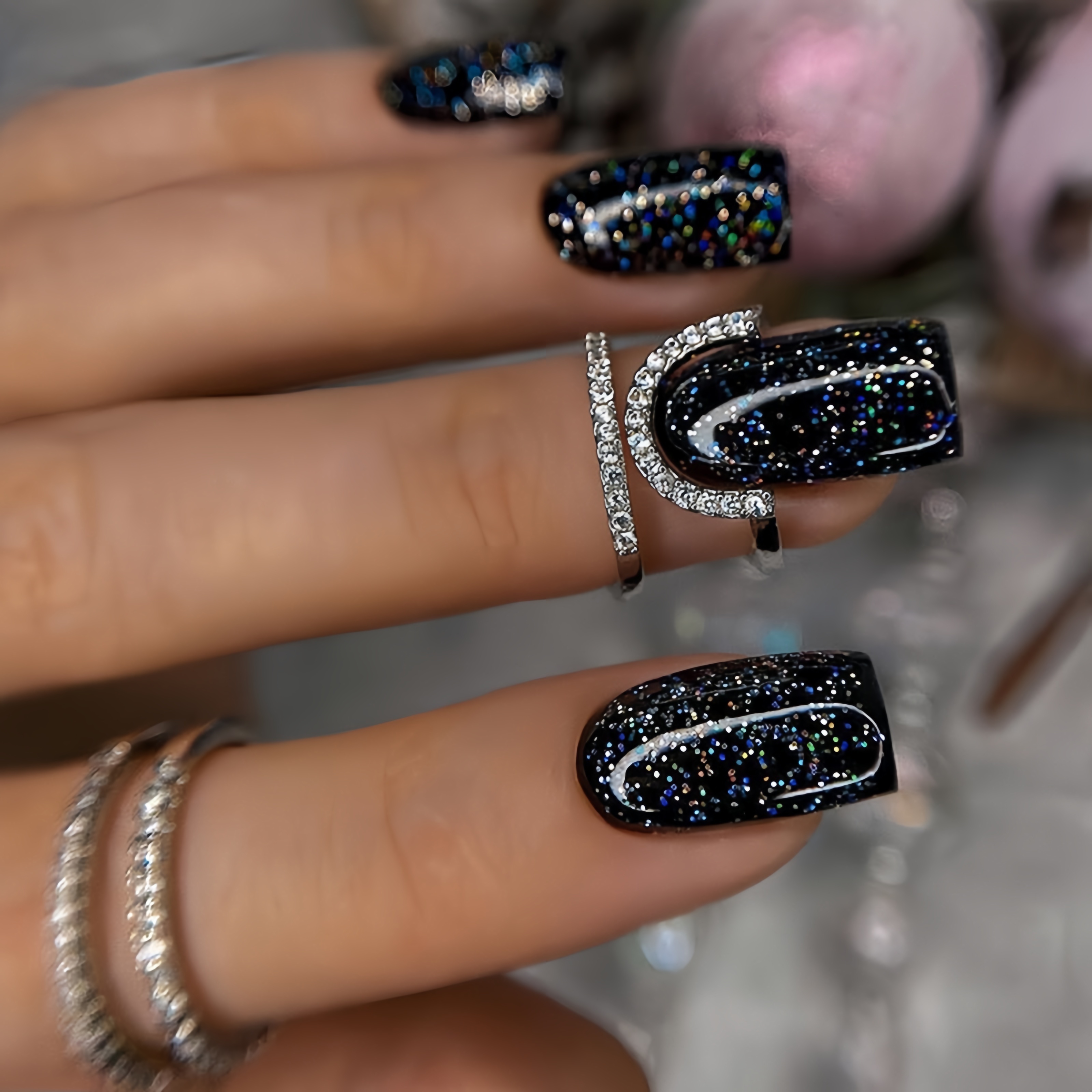 Ensemble de 96 ongles de ballet à presser de longueur moyenne, tons noirs et bleus avec motifs d'aura à rayures, kit d'ongles à presser brillants et tendance pour l'automne, détails 3