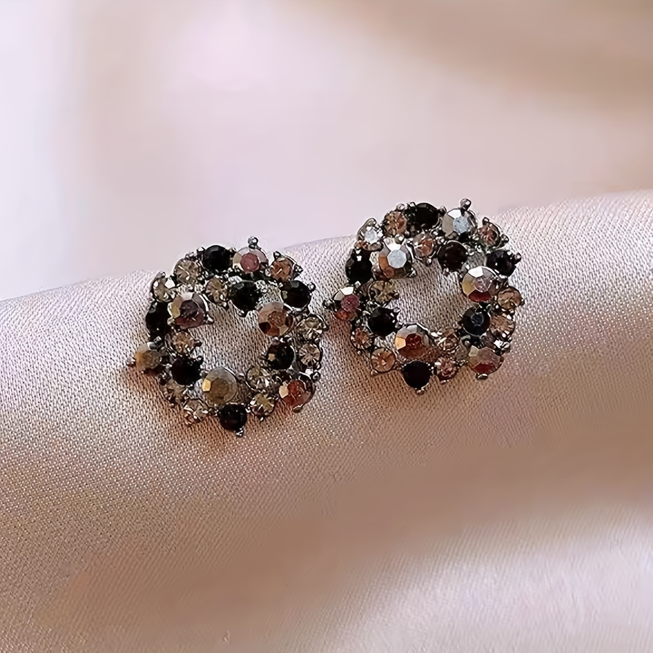1 Pair Of French Luxury High-end Geometric Artificial Glass Inlaid With Fashionable Daily Versatile Exquisite Women's Earrings