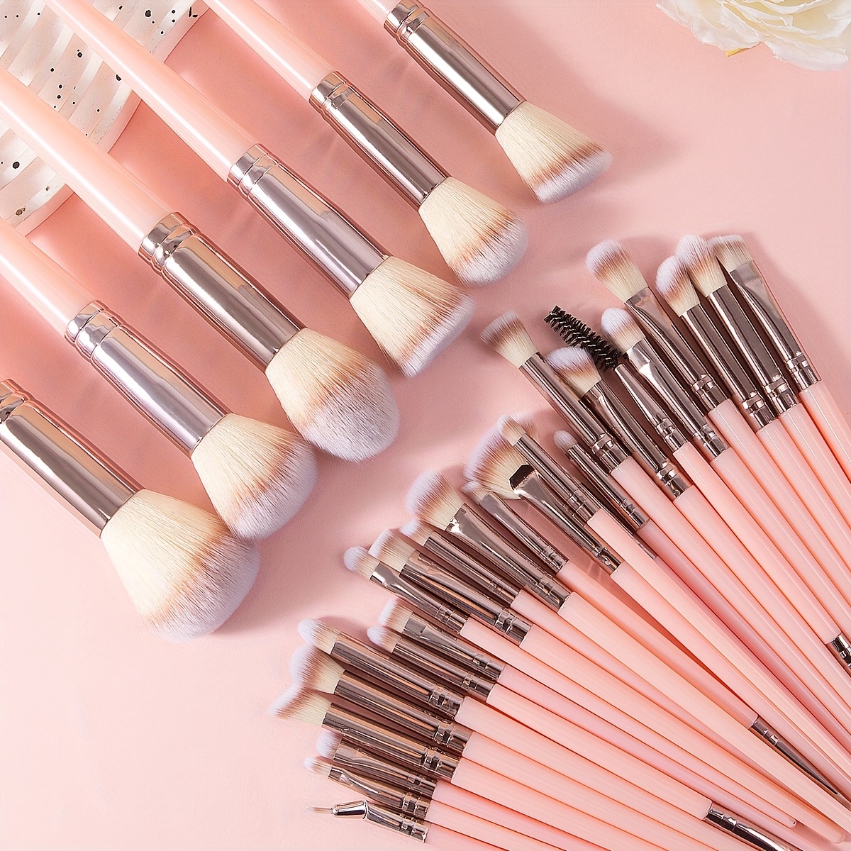 ensemble de pinceaux pour maquillage - fond de , blush, et à paupières - kit complet doutils de maquillage idéal pour débutants et étudiantes - cadeau portable Détails du produit 3