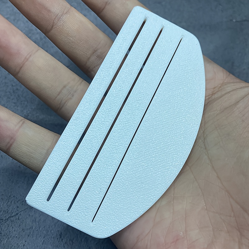 Presse-Fraise pour Chat | Distributeur de Nourriture pour Animaux de Compagnie en Plastique Robuste avec Base Antidérapante, Couvercle Facile à Ouvrir, Pas d'Assemblage Nécessaire, Conception Compacte, Plastique Durable, Couleur Aléatoire, Sans Pile