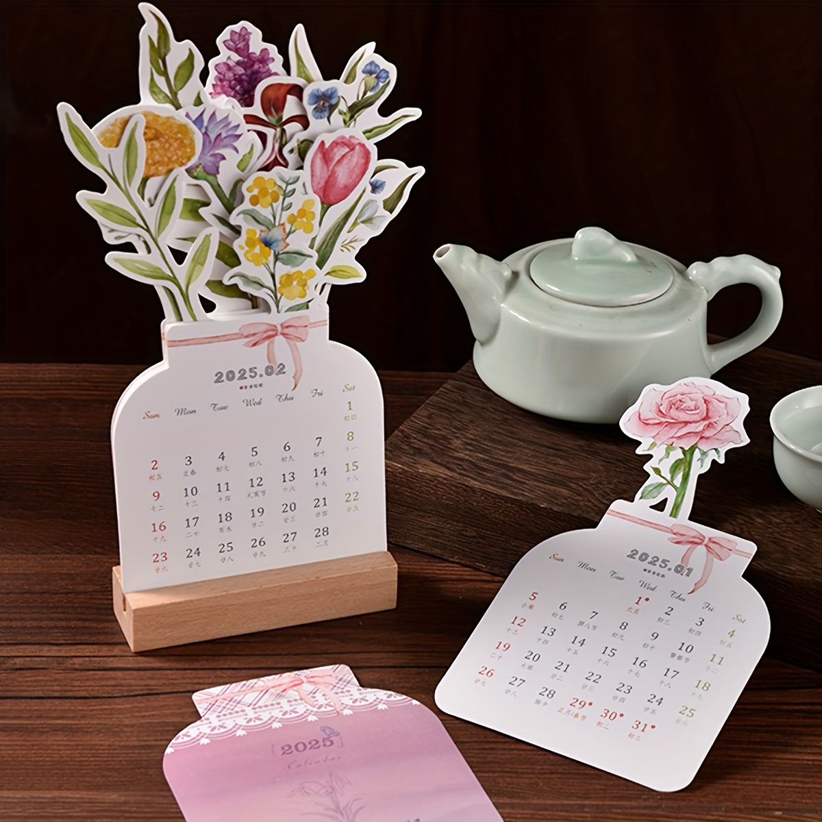 

1pc 2025 Desk Calendar With Floral And Animal Designs, Wooden Base, Daily Schedule & Planner, Ideal For Office Decor