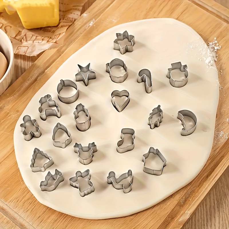 20pcs/set Stainless Steel Mini Christmas Set, Christmas Cookie Cutting Mold, Suitable For Making Cakes, Biscuits, Etc., Kitchen Props, Baking Tools.