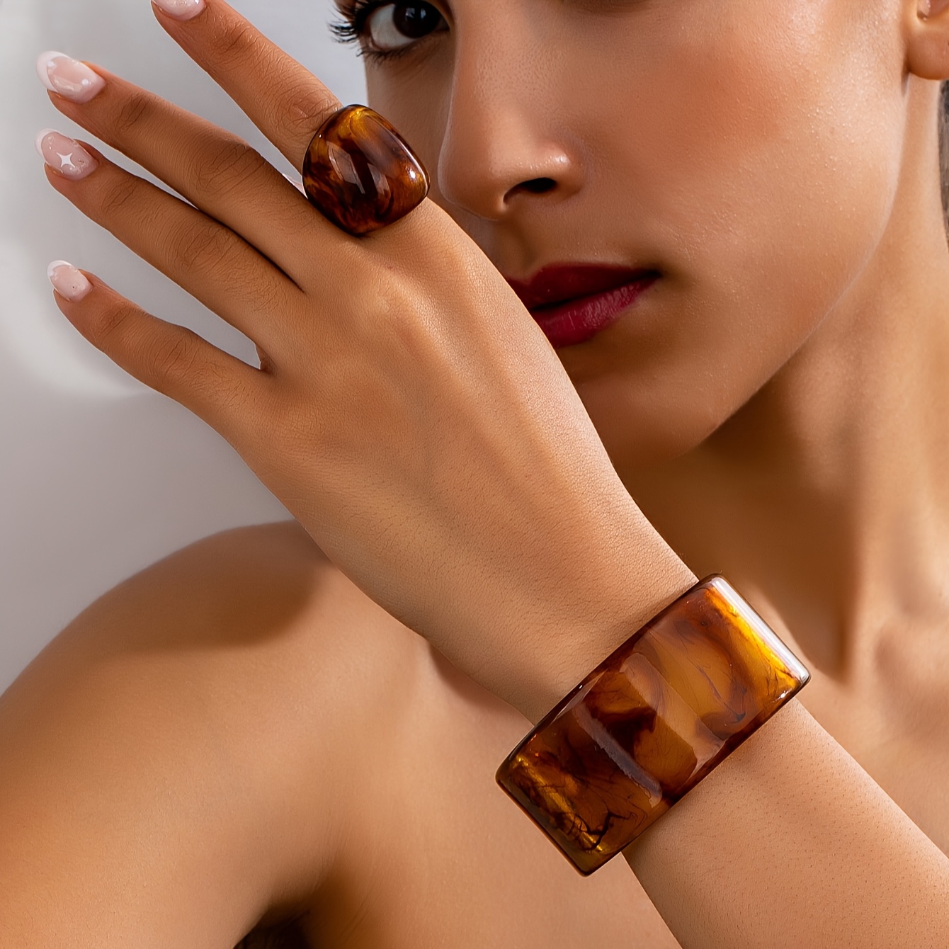 

A Vintage-style Set Of Unique Wide Amber-colored Gradient Bracelets And Rings, Perfect As Vacation Gifts For Women.