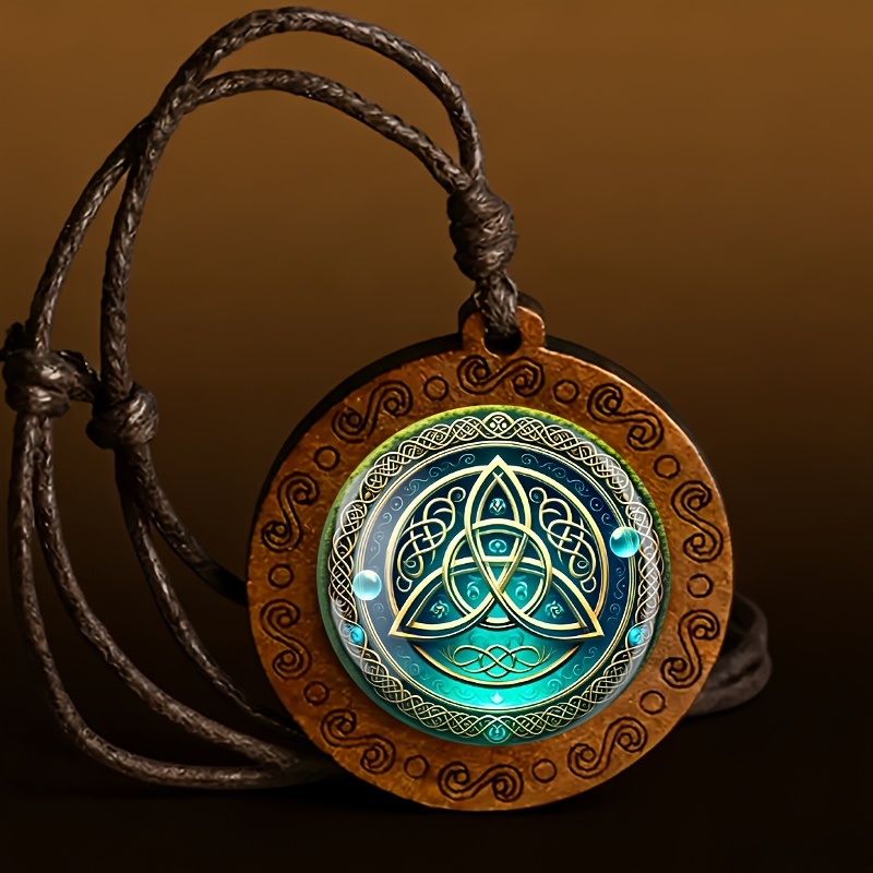 Image of Clover-patterned Wooden Necklace, A Simple Vintage-style Small Gift For . A Minimalist And Stylish Accessory For Daily Wear, Suitable For