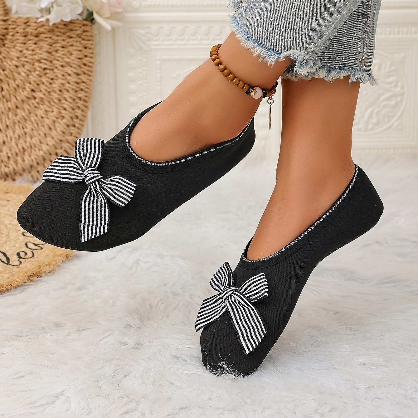 Image of Women's Autumn/winter Plush-lined Couple's Style House Slippers, Non-slip Floor Shoes, Suitable For Indoor Yoga, Dance, And Cross-training, Soft Sole, Lightweight, Women Shoes