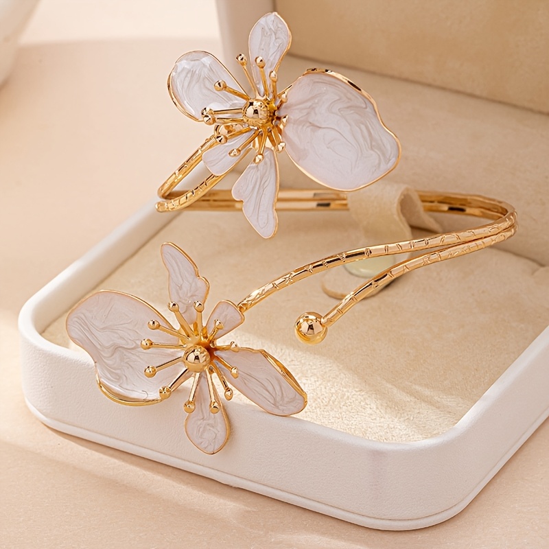 Women's Twin Flower Open Bangle, Light Luxury Hand Jewelry