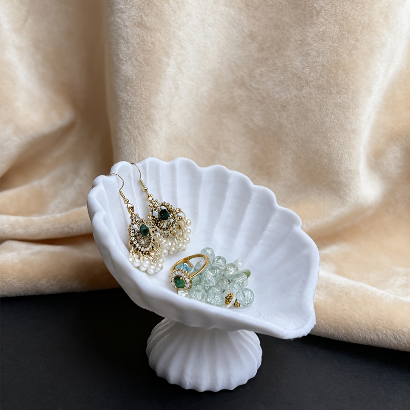Shell-Shaped Jewelry Box with Seashell Design