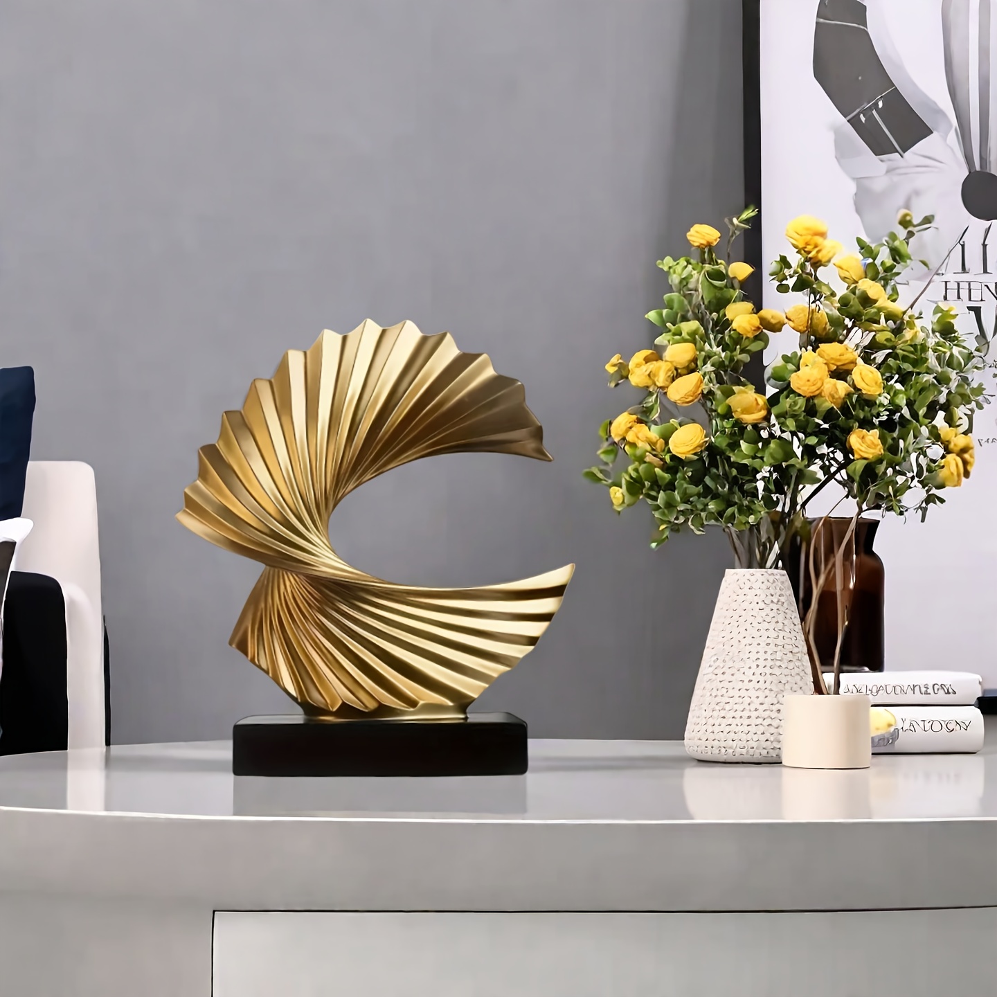 E-shop Sammelfigurinen, . Moderne Goldene Wellenskulptur – Abstrakte Harzstatue mit gewelltem Haardesign, Figur für Regal- & Tischdeko,
