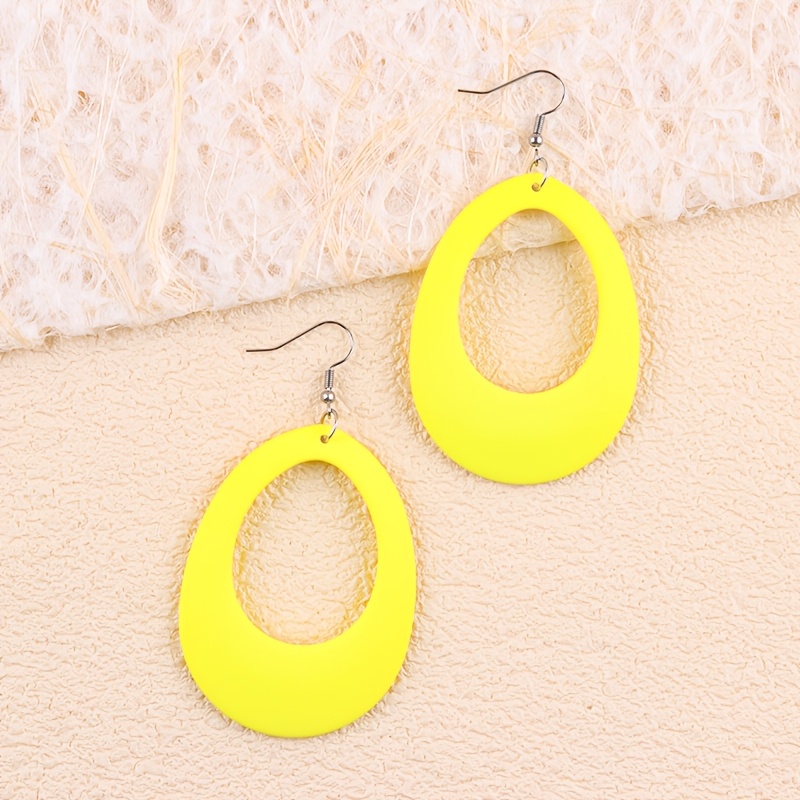 2pcs Hollow-Out Candy-Colored Oval Acrylic Earrings