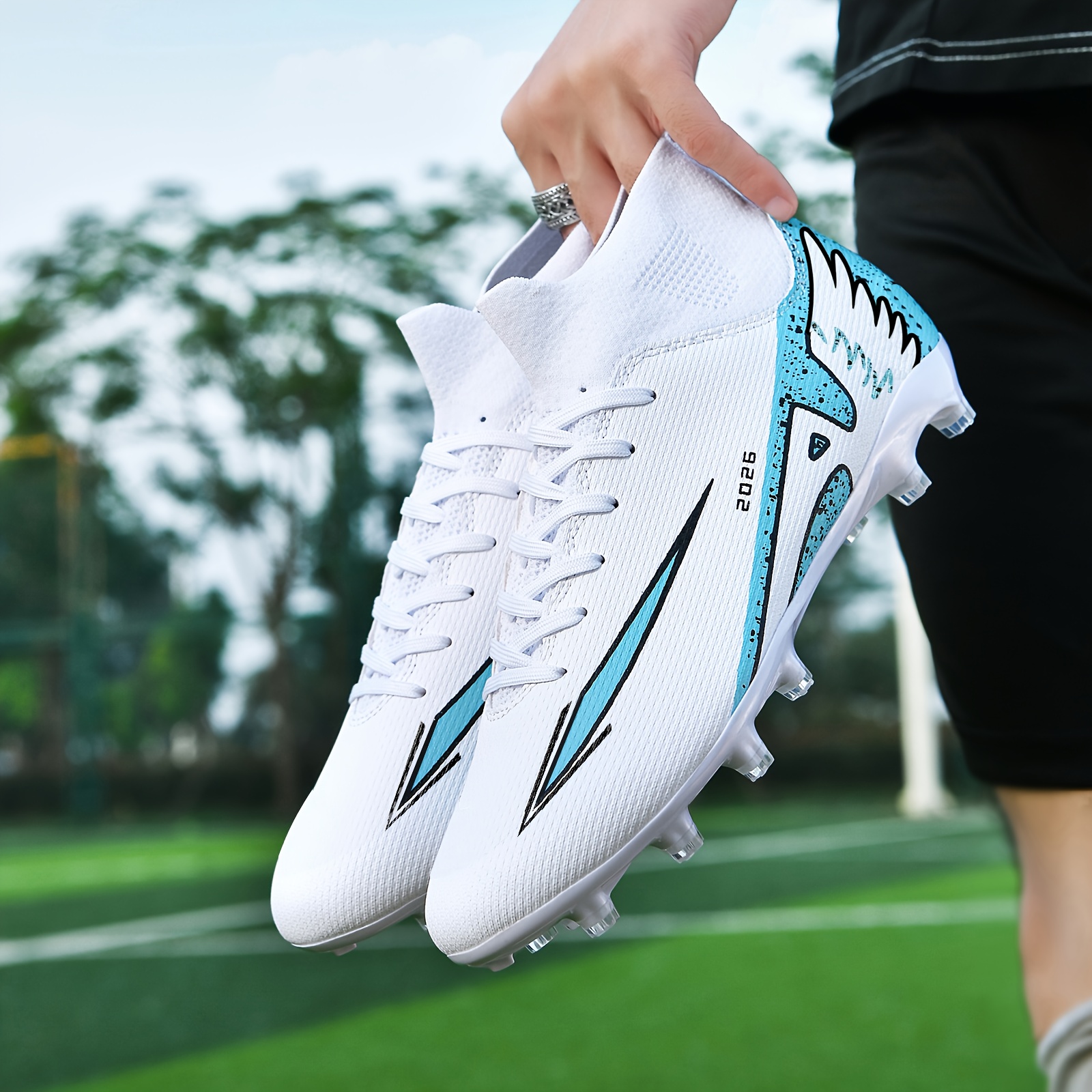 Nuevas Zapatillas de Entrenamiento Profesionales para Hombre, Botas de Fútbol con Punteras AG Antideslizantes para Adultos, Zapatos de Combate Transpirables de Caña Alta, Tacones de Fútbol Ligeros para Césped de Exterior para Parejas, Clásicas Zapatillas de Fútbol Deportivas Negras.
