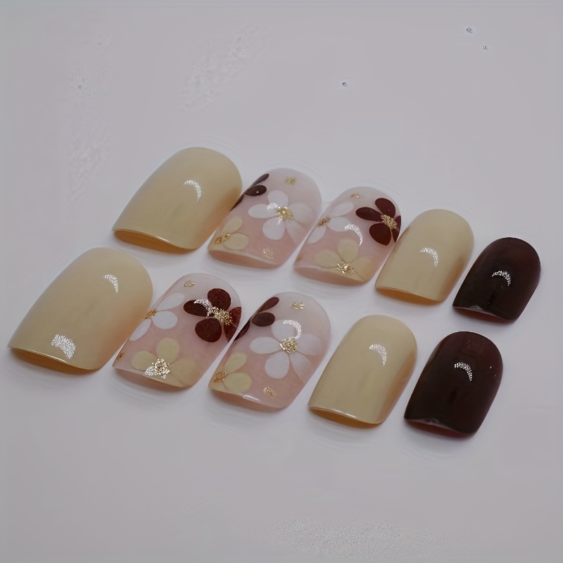 E-shop 24 Stück Nailart, hauptsächlich in Milchkaffee- und warmbraunen , verziert mit dreidimensionalen, geprägten Blumen, Goldfolie und gebrochenen