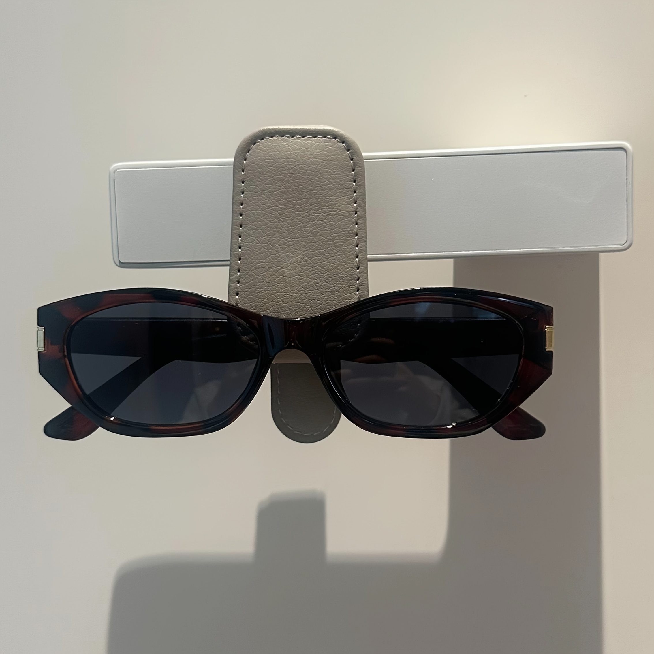 TEMU Clip multifunzionale per occhiali da auto con forte magnete , portaoggetti per parasole auto e biglietti in pelle PU qualit�