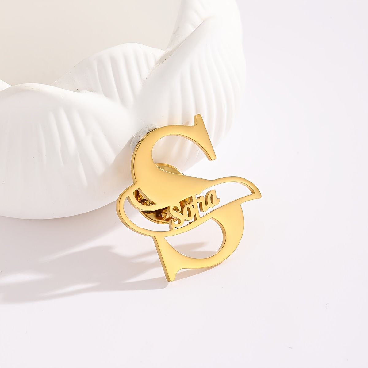 E-shop Personalisierter "" Initialen Anstecker - Elegante Edelstahl-Brosche mit funkelnden synthetischen Edelsteinen, für Kleidung & Rucksäcke, ideales